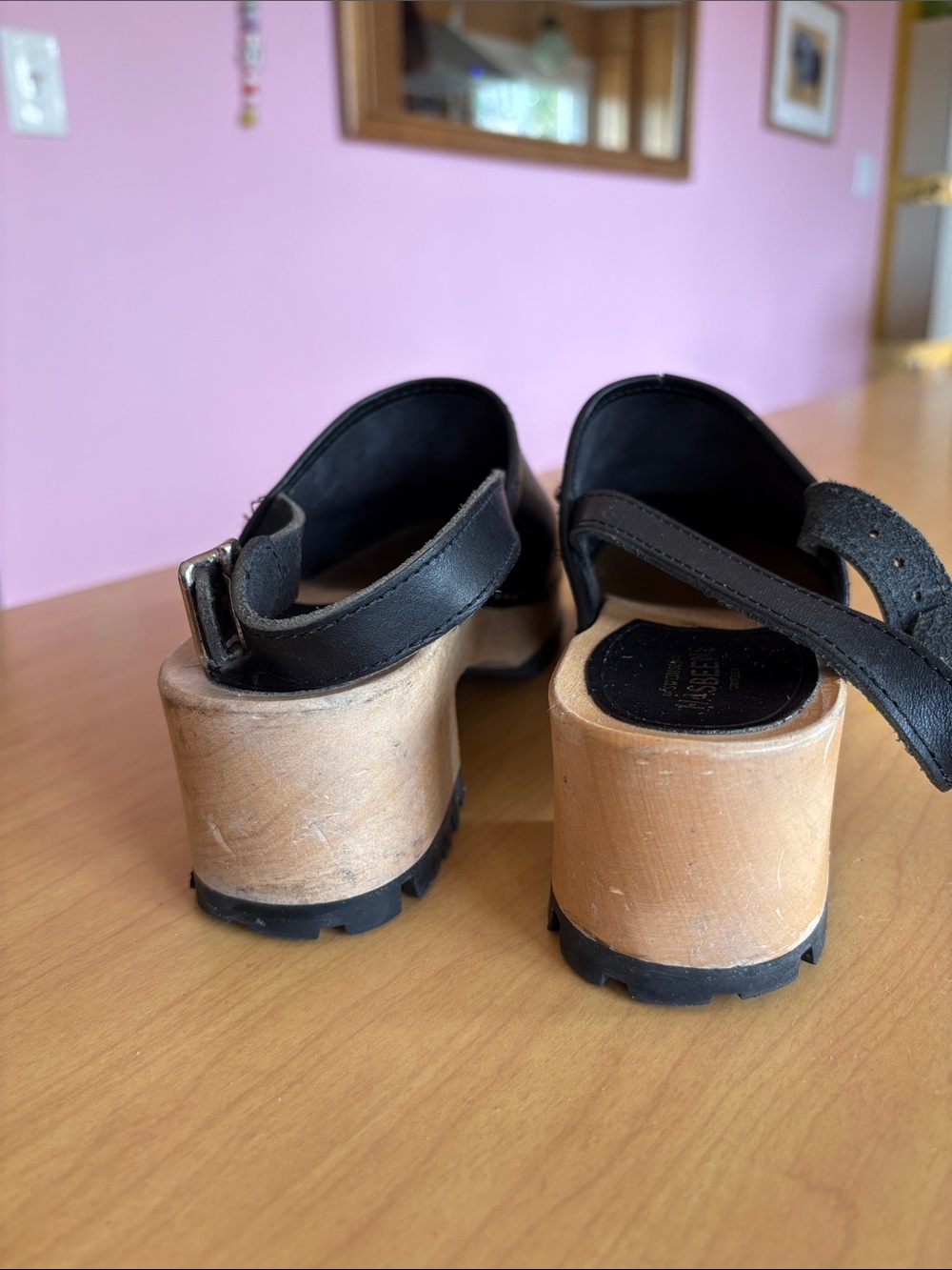 Swedish Hasbeens Black Leather Slingback Clogs with Natural Wood Sole 7.5 - Picture 3 of 5